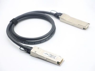 Naadloze gegevensoverdracht van 40 Gbps 100G QSFP28 naar QSFP28 1M DAC-kabel voor gegevensoverdracht